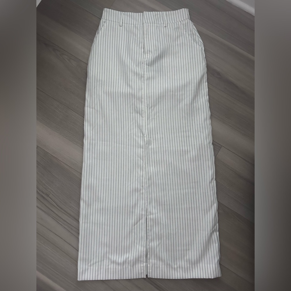 Chic White Striped Midi Skirt